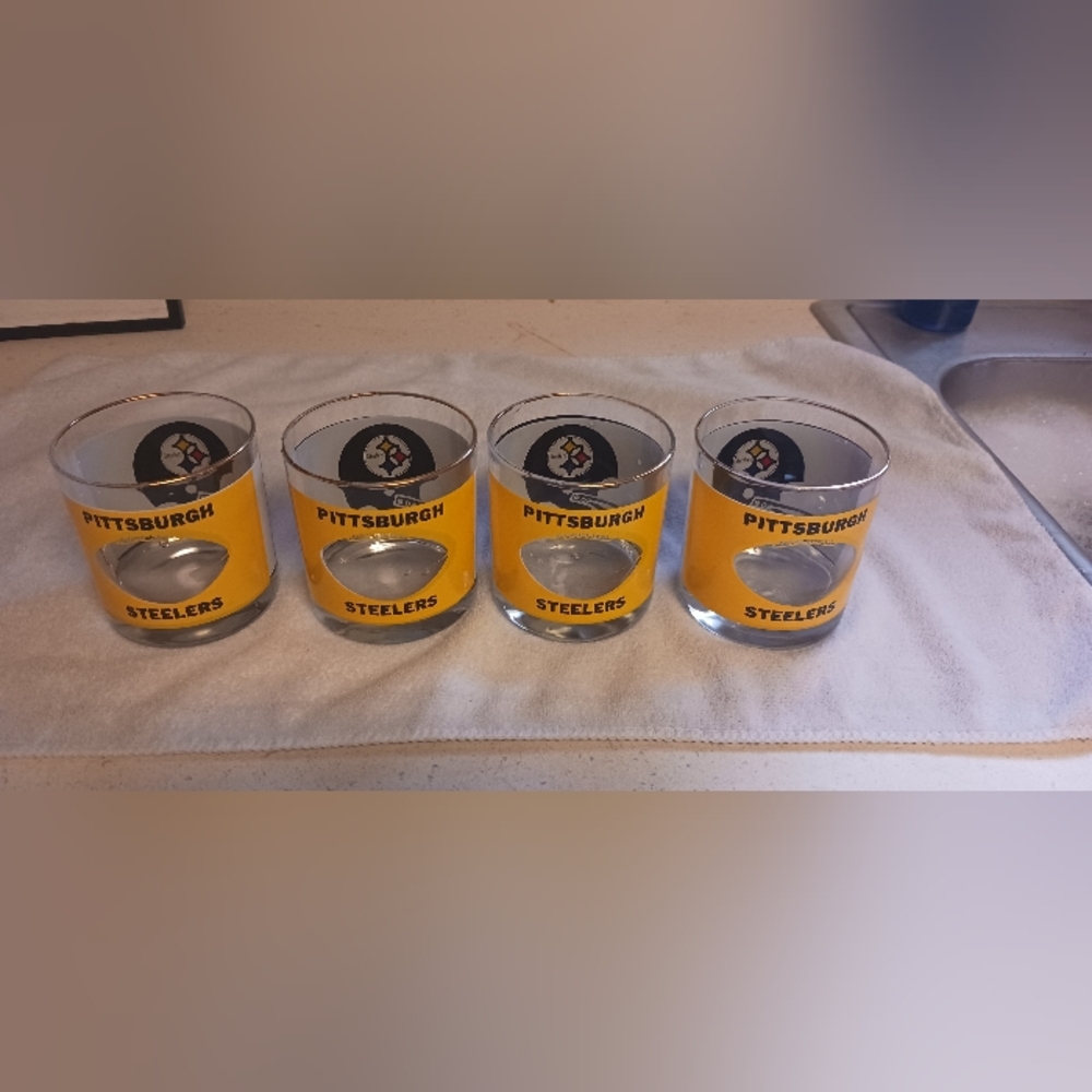 Vintage Pittsburgh Steelers NFL Peek a Boo Rocks Bar Glasses.